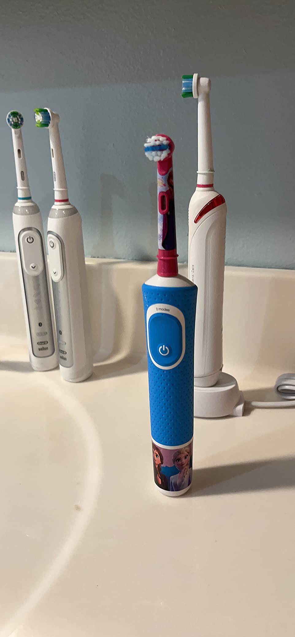  Oral-B Kids Electric Toothbrush Featuring Disney's Frozen for Kids 3+    